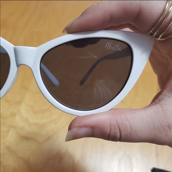 White Cat Eye Sunglasses - Picture 6 of 6
